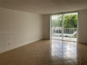 492 NW 165th St in Miami, FL - Building Photo - Building Photo