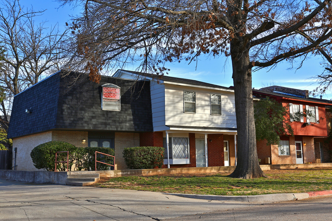 1821-1835 Cherry Stone St in Norman, OK - Building Photo