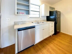 1604 Mill St, Unit 1604 #B in San Marcos, TX - Foto de edificio - Building Photo