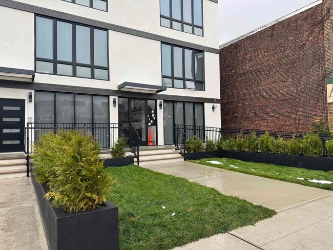 330 Washington Ave in Belleville, NJ - Building Photo - Building Photo