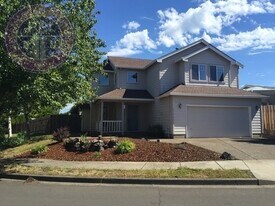 19363 Rollins St in Oregon City, OR - Building Photo