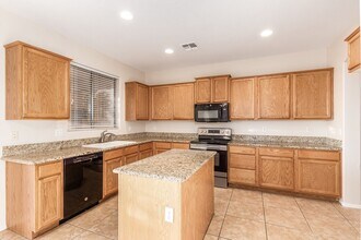 6820 S Birdie Way in Gilbert, AZ - Building Photo - Building Photo