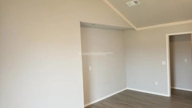 8009 E Lansing St in Broken Arrow, OK - Foto de edificio - Building Photo