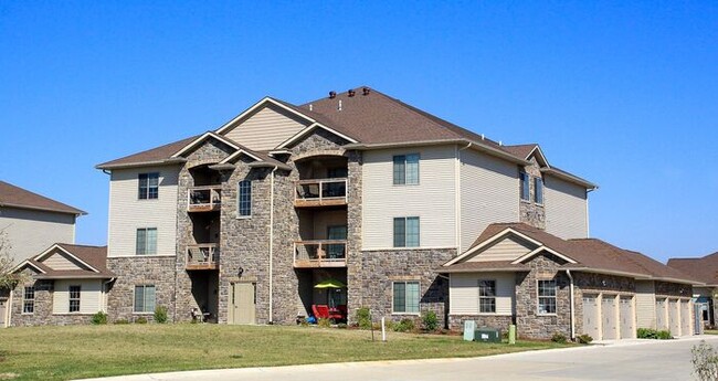565 Pond View Dr in North Liberty, IA - Building Photo - Building Photo