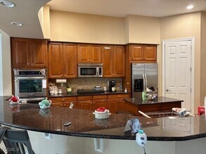 11236 Paddington Terrace in Ft. Myers, FL - Foto de edificio - Building Photo