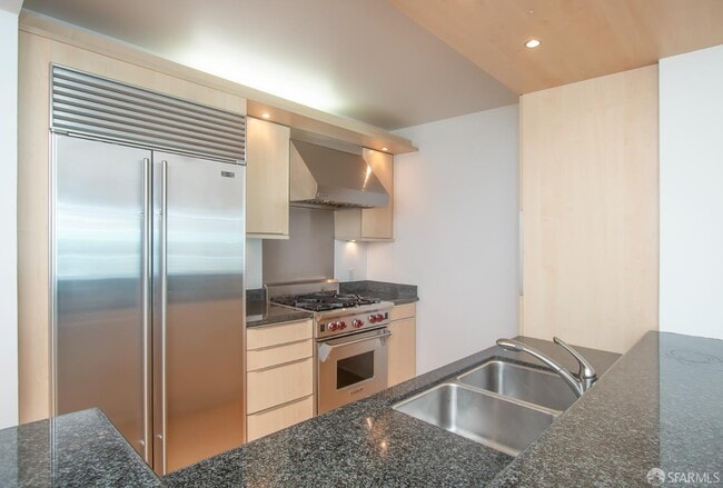 239 Brannan St in San Francisco, CA - Building Photo - Building Photo
