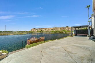 6 Canal Cir in Newport Beach, CA - Building Photo - Building Photo