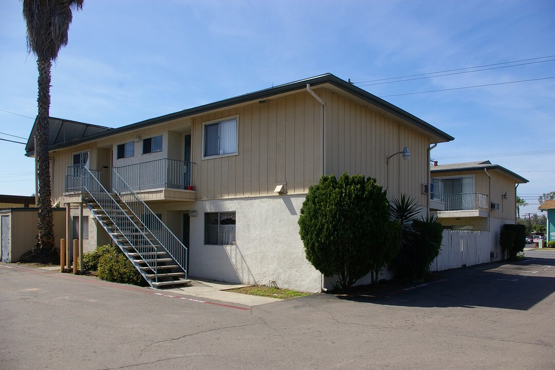 Monte Verde Villas in El Cajon, CA - Foto de edificio