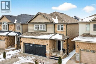 63 Chamomile Dr in Hamilton, ON - Building Photo - Building Photo