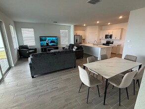 8256 Shr Lk Dr in Englewood, FL - Building Photo - Building Photo