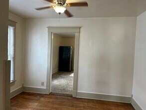 305 N 4th St, Unit 305 12 in Hannibal, MO - Foto de edificio - Building Photo