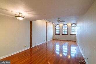 301 Race St in Philadelphia, PA - Building Photo - Building Photo