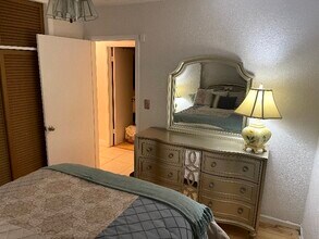 15000 S River Dr in Miami, FL - Building Photo - Building Photo