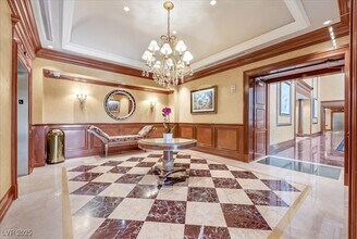 2877 Paradise Rd in Las Vegas, NV - Building Photo - Building Photo