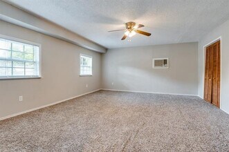 1717 England Rd in Arlington, TX - Building Photo - Building Photo