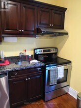 58 Paisley Blvd E in Mississauga, ON - Building Photo - Building Photo