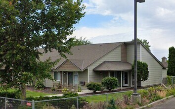 661 S Burke Ave in Connell, WA - Foto de edificio - Building Photo