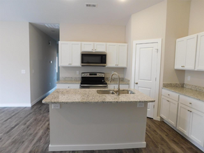 12037 W Fontana St in Wichita, KS - Foto de edificio - Building Photo