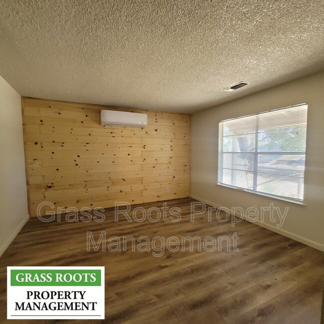 5742 Craig St in Loomis, CA - Foto de edificio - Building Photo