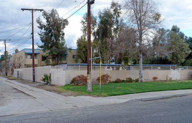 Mulberry Court in Hemet, CA - Building Photo - Building Photo