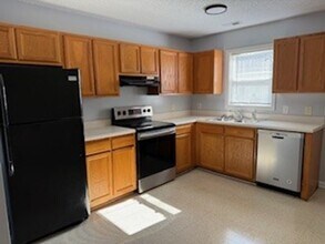 245 Lakewood Dr in Jacksonville, NC - Building Photo - Building Photo