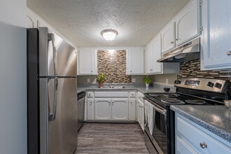 Rock Canyon Apartments in Norman, OK - Building Photo - Interior Photo
