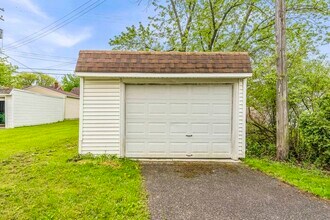 4016 Verona Rd in South Euclid, OH - Foto de edificio - Building Photo