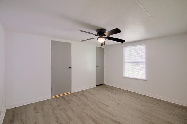 139 Red Maple Trail in Cobbs Creek, VA - Building Photo - Building Photo