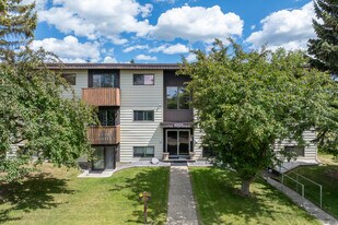 6243 61 Av in Red Deer, AB - Building Photo