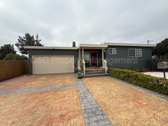 476 Ferris Ave in Marina, CA - Building Photo - Building Photo