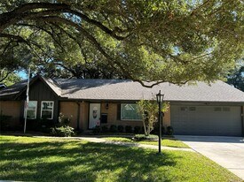 10233 Moorberry Ln in Houston, TX - Building Photo