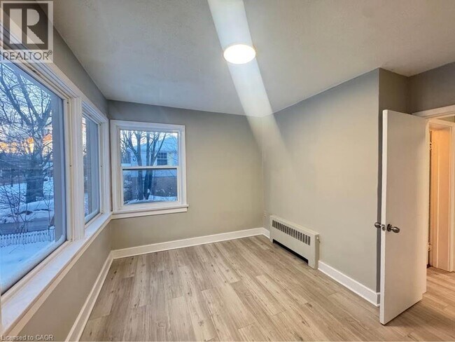 32 Price Ave in Welland, ON - Building Photo - Building Photo