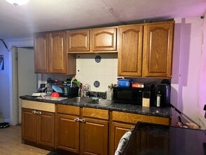 13 Albro Ave in Taunton, MA - Foto de edificio - Building Photo