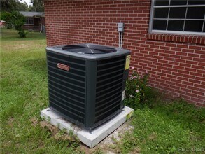 35433 Crescent Dr in Fruitland Park, FL - Building Photo - Building Photo