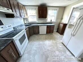 14 Dow St in Somerville, MA - Foto de edificio - Building Photo