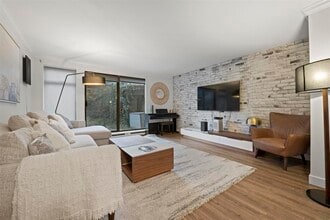 681 Moberly Rd in Vancouver, BC - Building Photo - Building Photo
