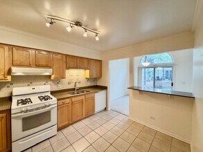 627 Cobblestone Ct in Elgin, IL - Building Photo - Building Photo