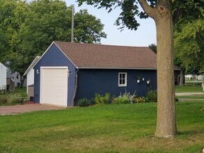 502 E 1st St S in Truman, MN - Building Photo - Building Photo