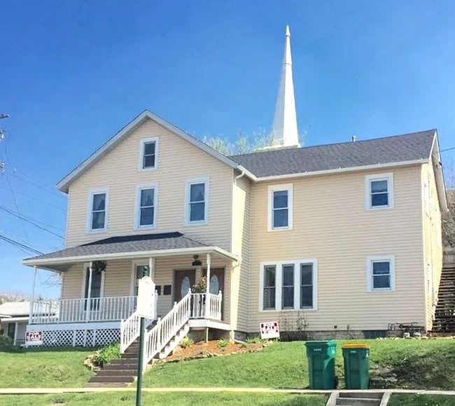 property at 236 E Illinois St