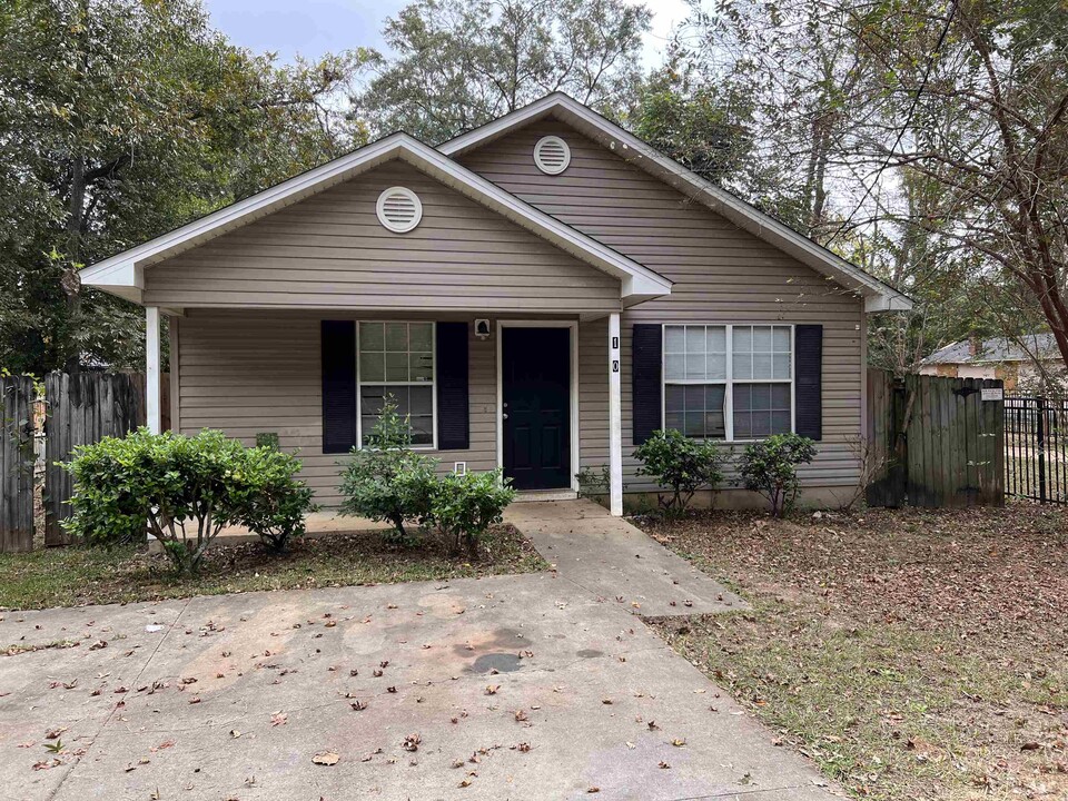 1909 Holton St in Tallahassee, FL - Building Photo