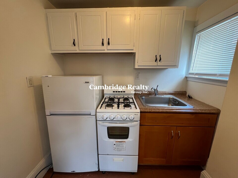 381 Harvard St, Unit 1A in Cambridge, MA - Building Photo