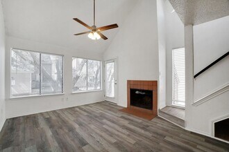 9821 Walnut St, Unit K204 in Dallas, TX - Foto de edificio - Building Photo