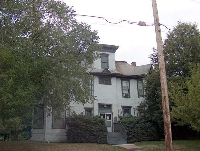 1025 College Ave in Davenport, IA - Building Photo - Building Photo