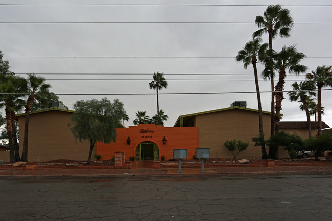 Solera Apartments in Tucson, AZ - Building Photo - Building Photo