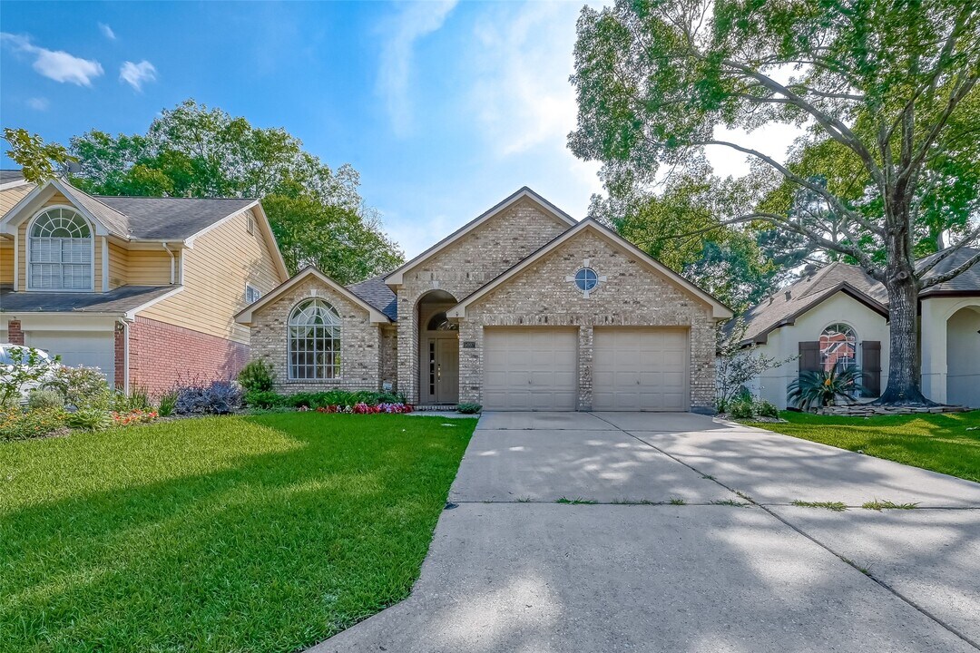 5007 Maple Brook Ln in Houston, TX - Building Photo