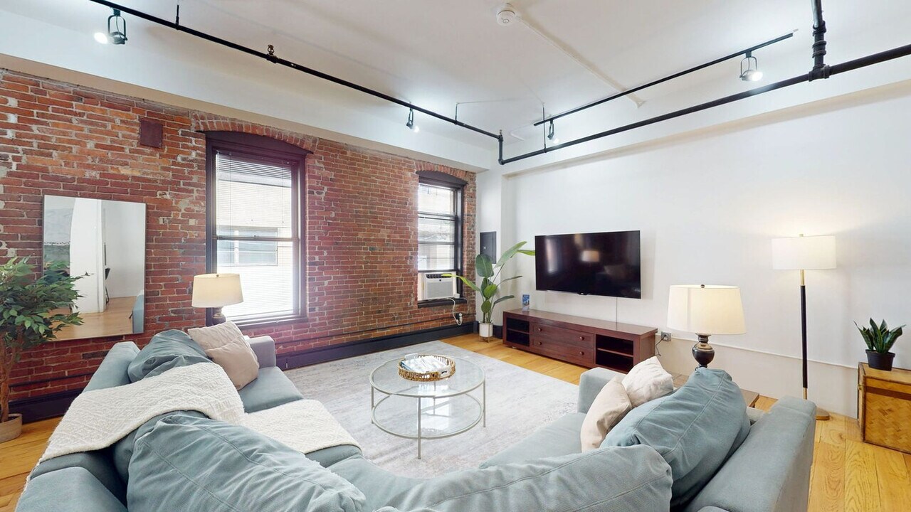 13-19-19 Stanhope St in Boston, MA - Building Photo
