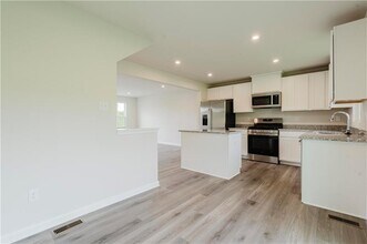 159 White Oak Dr in Evans City, PA - Building Photo - Building Photo