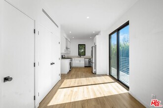 2646 Westwood Blvd in Los Angeles, CA - Building Photo - Building Photo
