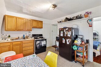 4819 Walton Ave, Unit 3 in Philadelphia, PA - Foto de edificio - Building Photo