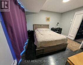 3D Crestlea Crescent in Ottawa, ON - Building Photo - Building Photo